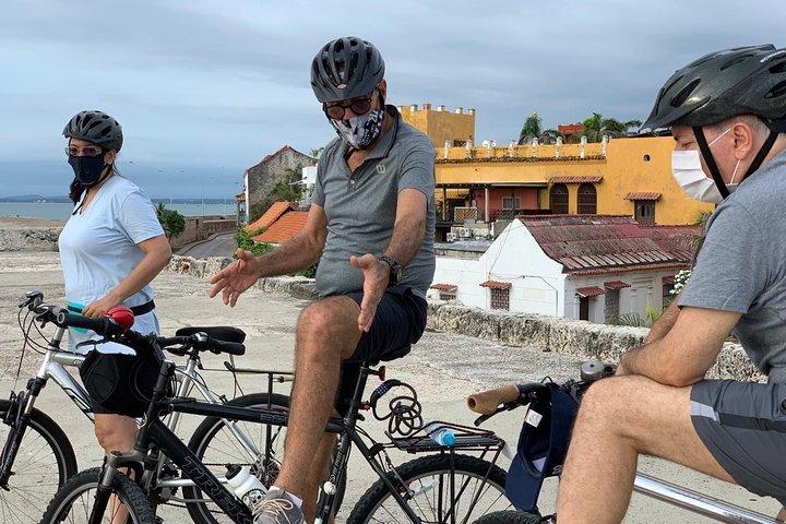 歴史と映画を巡る自転車またはウォーキングツアー