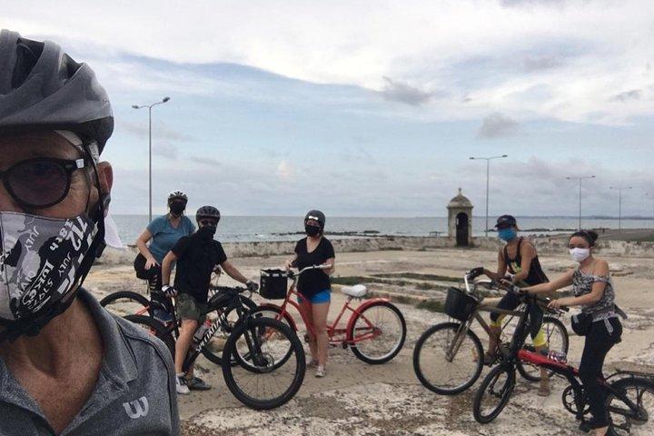 歴史と映画を巡る自転車またはウォーキングツアー