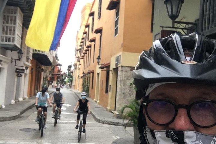 歴史と映画を巡る自転車またはウォーキングツアー