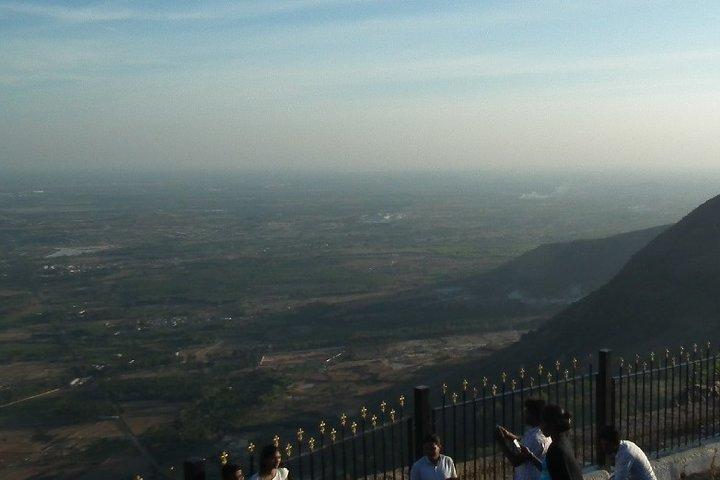 Tour de viñedos a las hermosas colinas de Nandi, que incluye degustación de vinos y traslado privado