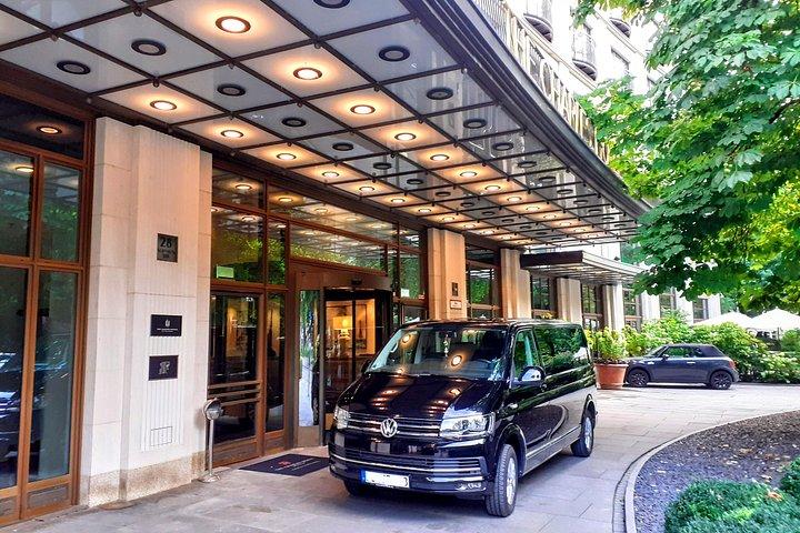 Comfort Mini-Van & Professional and FRiENDLY Guide: CUSTOMIZED 1-DAY TOUR from Munich
