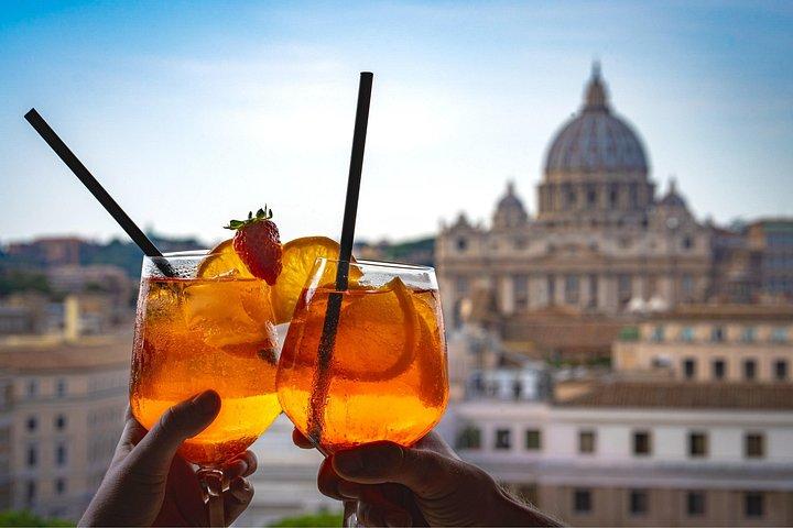 ローマ・アペリティーヴォ・フーディープライベートツアー（バチカンの景色とドリンク付き）