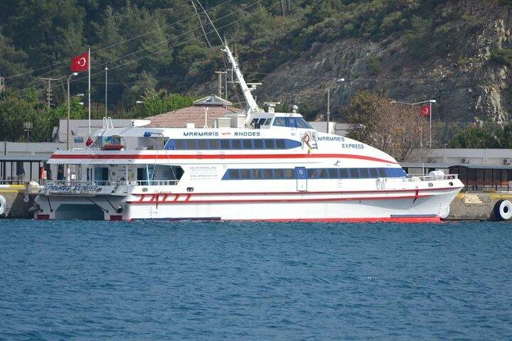マルマリスからロードスへの日帰り旅行