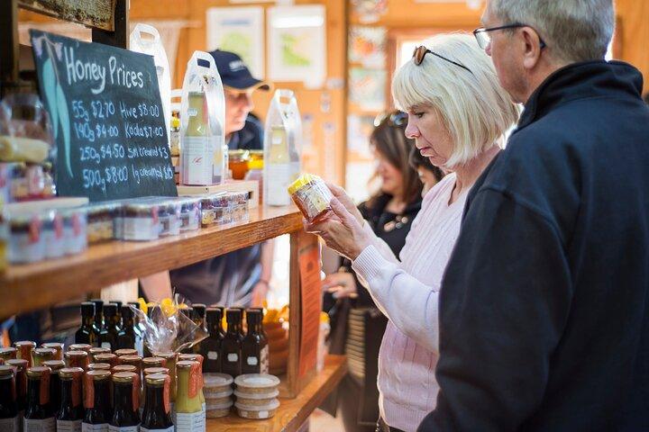アデレードからの帰りのフェリー送迎付きの1日カンガルー島Sip＆Seeツアー