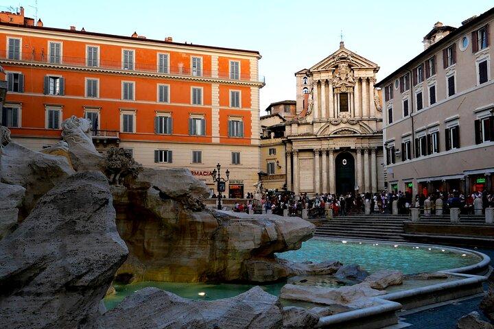 Small-Group Express Tour of Trevi Fountain with Undergrounds