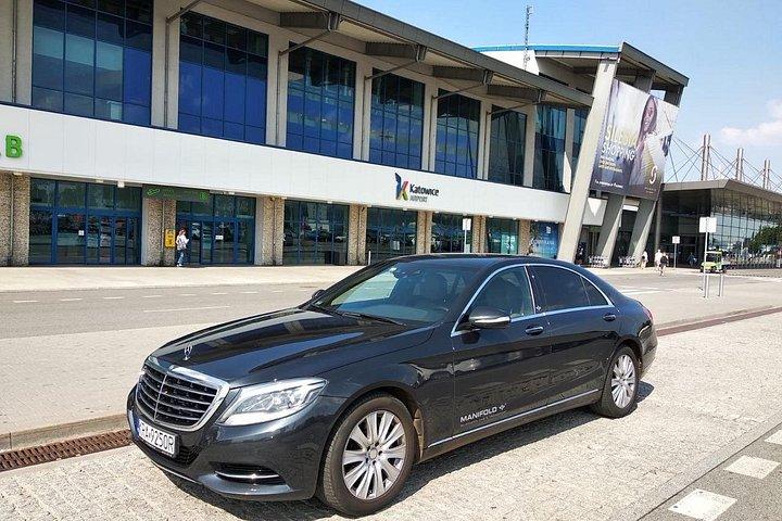 豪華なVIPリムジンによるクラクフから空港への送迎