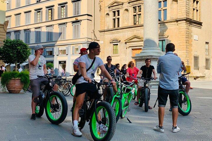 フィレンツェ少人数グループ電動自転車市内ツアー