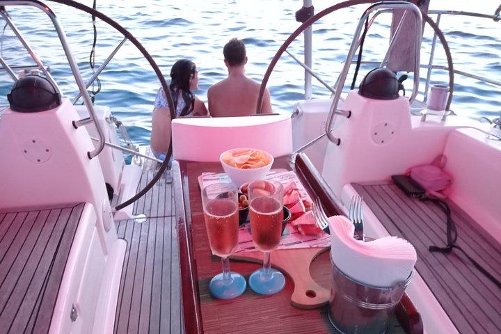 Palma: gita in barca a vela, visita alle acque cristalline, tapas, 2 bevande.
