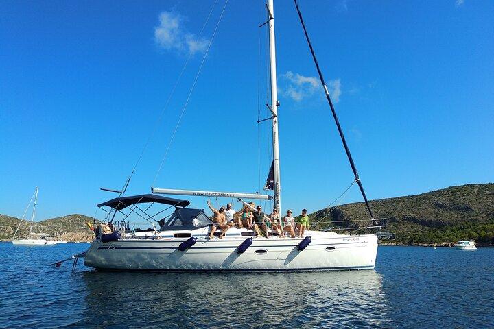 Palma: gita in barca a vela, visita alle acque cristalline, tapas, 2 bevande.