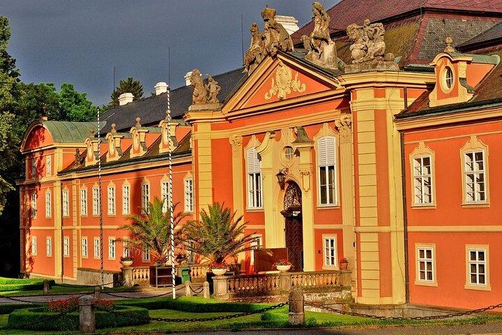 Visite en scooter des châteaux tchèques pendant 1 jour. La voie du sud. (guide audio)