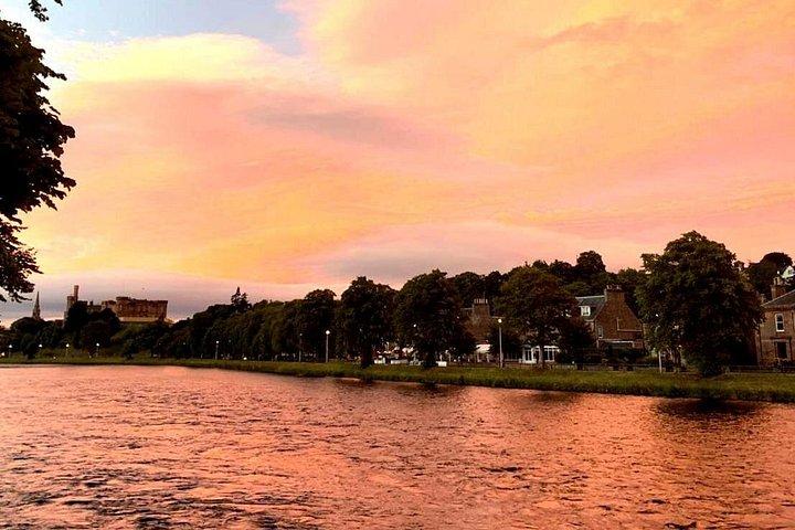 ネス湖、カロデンの戦場、カウダー城など、インバネス市から
