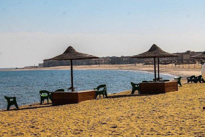 アイン ソクナで一晩 紅海で泳いで楽しみ、カイロまたはギザのホテルでリラックス