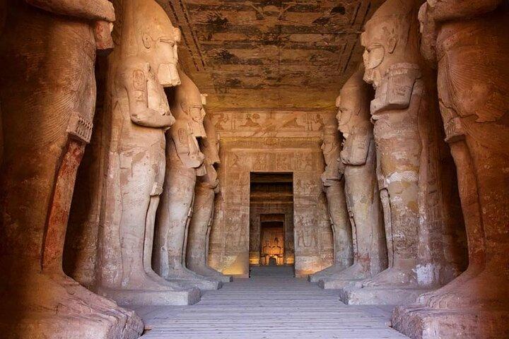Abu Simbel et Assouan 2 jours de Louxor