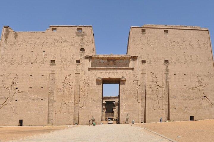 ルクソールのKom OmboとEdfuの寺院へのプライベートツアー