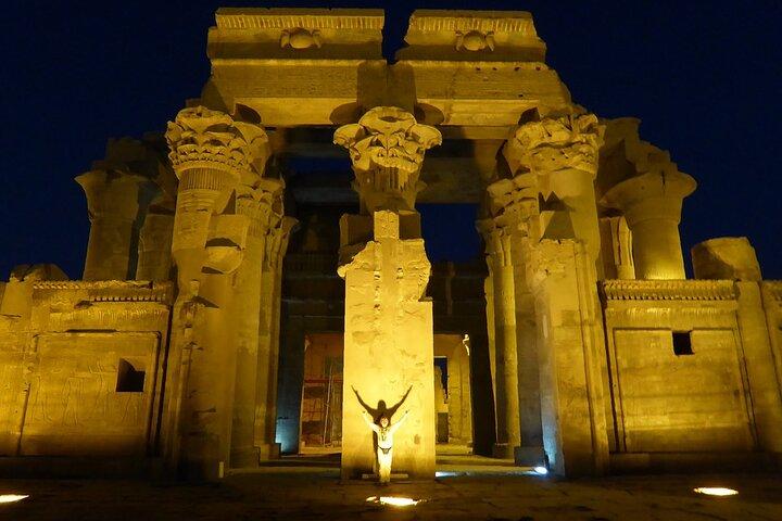 ルクソールのKom OmboとEdfuの寺院へのプライベートツアー