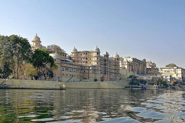 Crystal Gallery & See Pichola - Udaipur