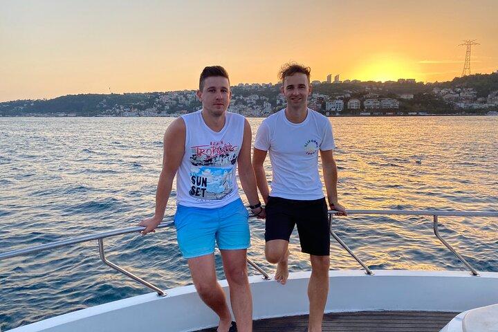 Bosphorus Sunset Yacht Cruise with Snacks & Live Guide