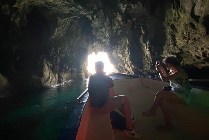 Passeio de barco Ortigia, cavernas marinhas e Pillirina 2h