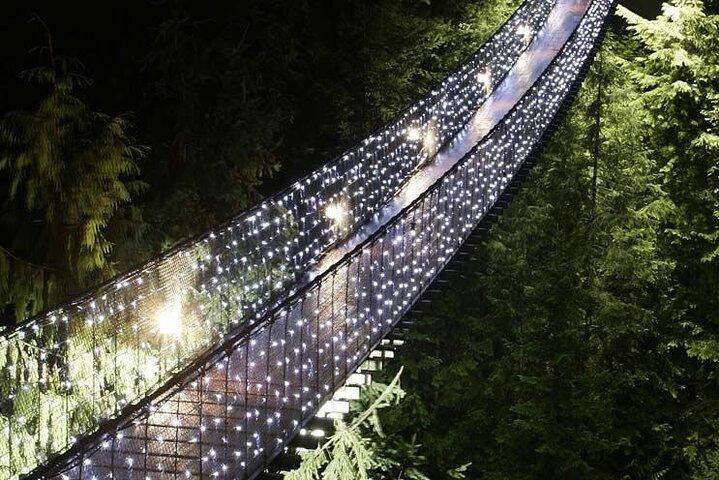 Vancouver Capilano Canyon ljus och toppen av jul i Grouse berg