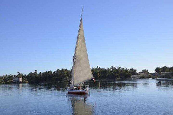 Bezoek aan de Edfu-tempel met de trein en de westelijke oever van Luxor, lunch en Felucca