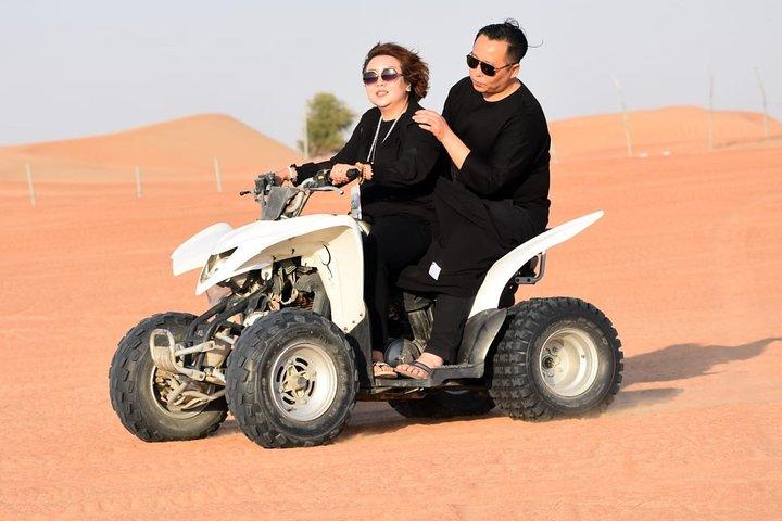 Visite de la ville de Dubaï et safari dans le désert combinés avec foulard arabe gratuit
