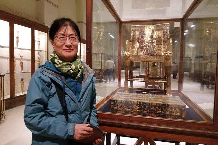 プライベート旅行ギザのピラミッド、スフィンクス、カイロ博物館、バザー、ラクダ乗りとランチ