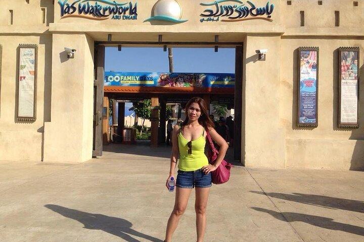 Journée complète à Abu Dhabi City Tour et au Yas Water World Ticket d'entrée avec transferts