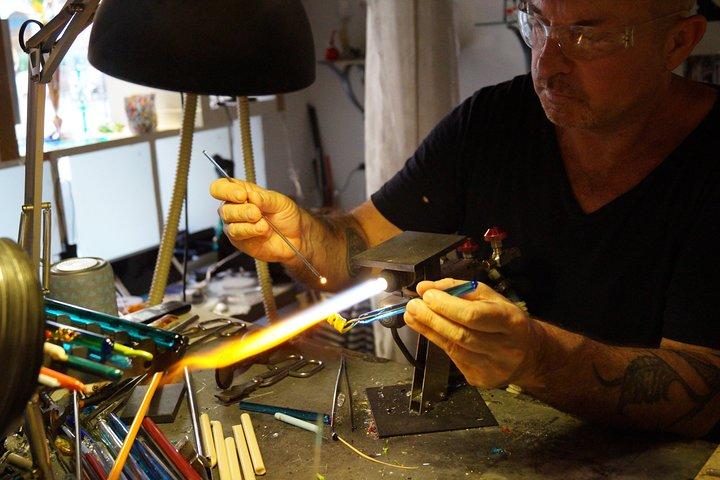 ガラスのアートワークを作成する: ヴェネツィアの地元の職人とのプライベート レッスン