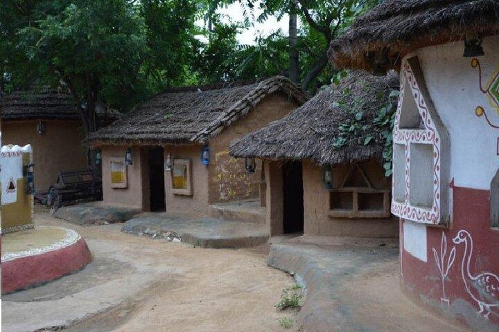 Chokhi Dhani Villageでのディナーとジャイプールの終日ツアー
