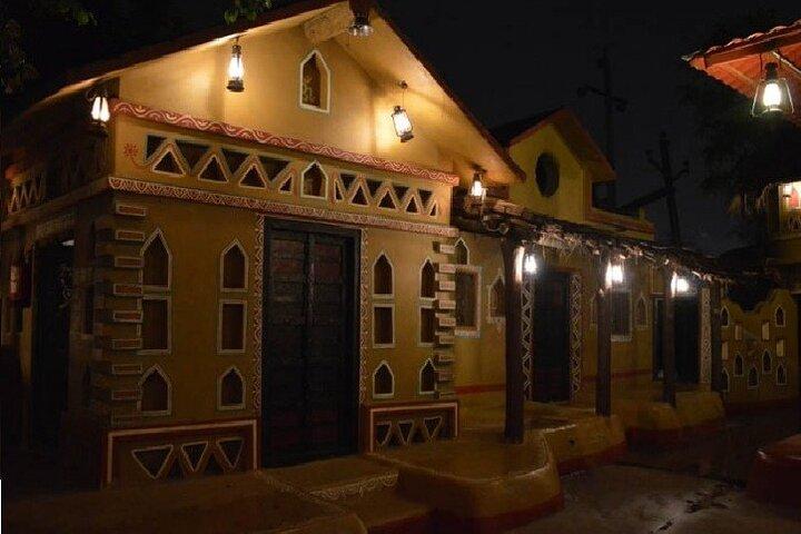 Chokhi Dhani Villageでのディナーとジャイプールの終日ツアー