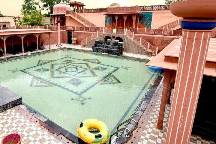 Jaipur halvdagstur med lunch på Chokhi Dhani Resort