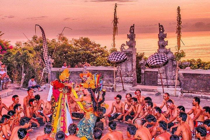 ️ウルワツ寺院の夕日とケチャのファイヤーダンスツアー