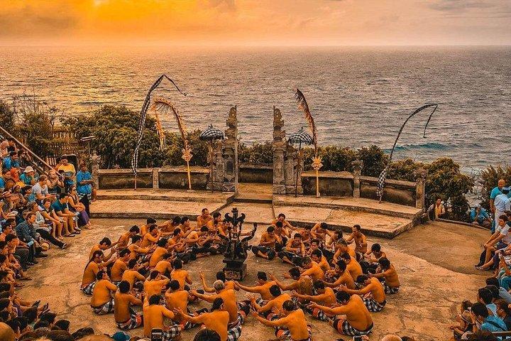 ️ウルワツ寺院の夕日とケチャのファイヤーダンスツアー