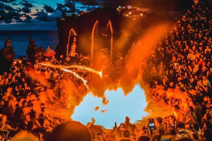 ️ウルワツ寺院の夕日とケチャのファイヤーダンスツアー