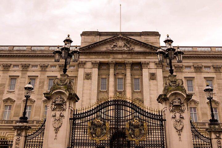 究極のロンドングルメ ツアー : 8 つのイギリス料理と 30 のロンドンのランドマーク