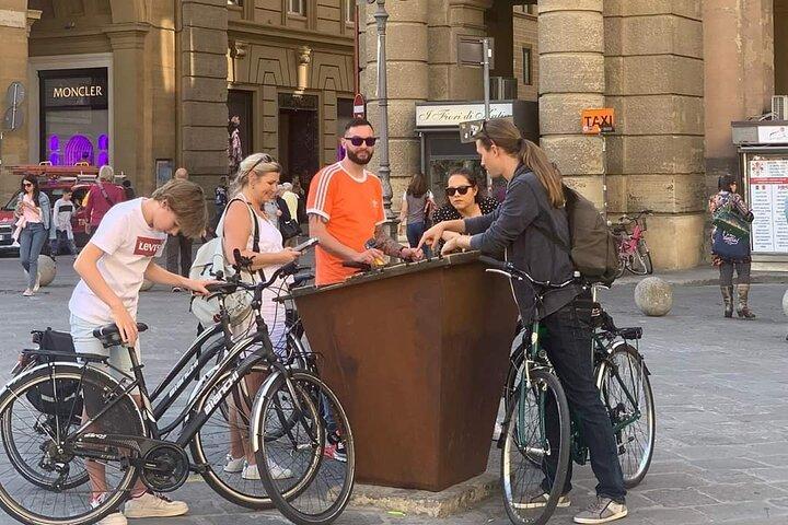 自転車で巡るフィレンツェ：街の見どころを巡るガイド付きツアー