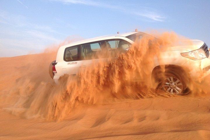 Abu Dhabi Desert Safari med BBQ, Camel Ride og Arabian Show