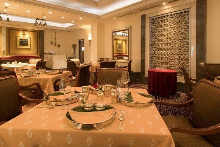Goditi la cucina dell'India meridionale al Dakshin - Sheraton New Delhi con trasferimento privato