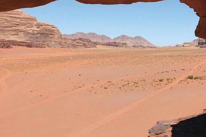 ベスト オブ ヨルダン ツアー アンマン ペトラとワディ ラムでのキャンプ付き死海