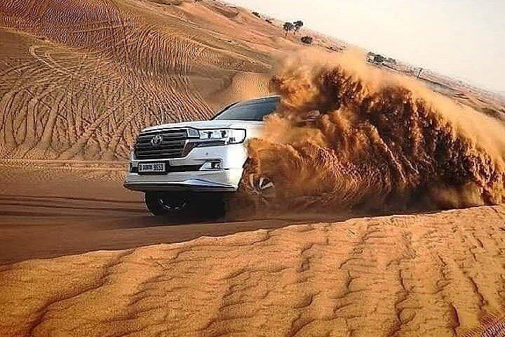 Desert Safari Dubai avec dîner buffet et 3 spectacles en direct