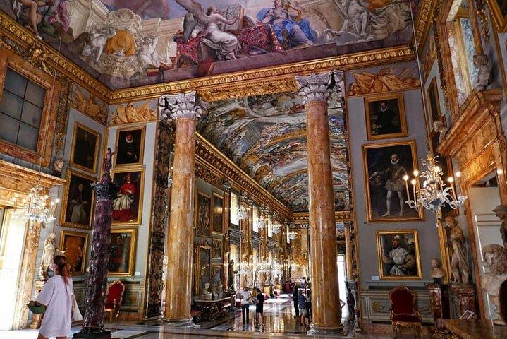 Le Colonna Palace Walking Tour