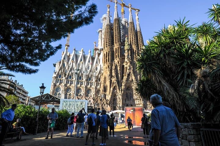 Barcelona Shore Private Excursion: Montserrat and Cava Tasting
