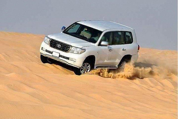 Dubai Desert Safari à noite com jantar de churrasco