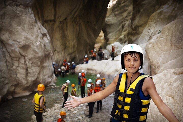 Rafting en el Cañón Koprulu con Zipline Incl. Almuerzo para Kemer