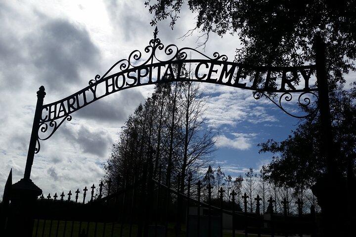 Friedhof und Ghost BYOB Bustour in New Orleans
