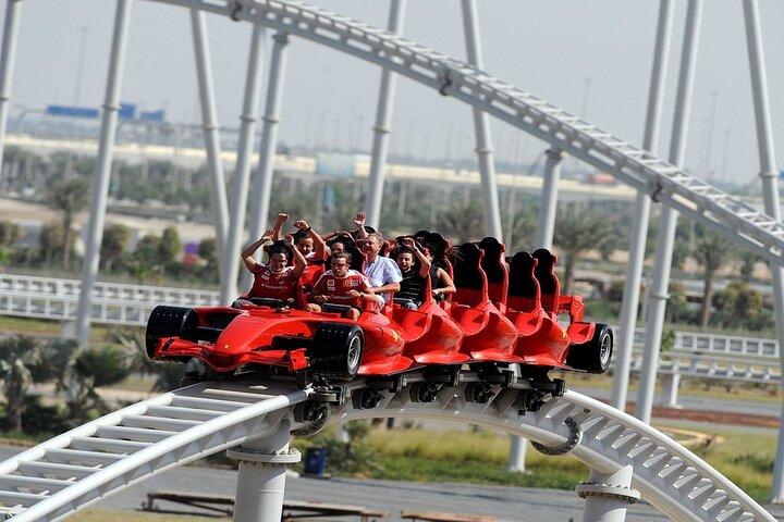 Monde Ferrari et frères Warner. parcs avec transfert depuis Dubaï
