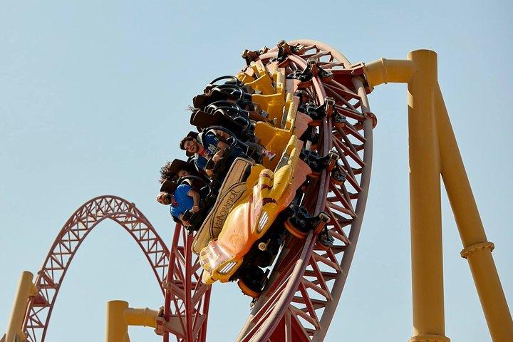 Ferrari World & Warner Bros. Parks mit Transfer von Dubai