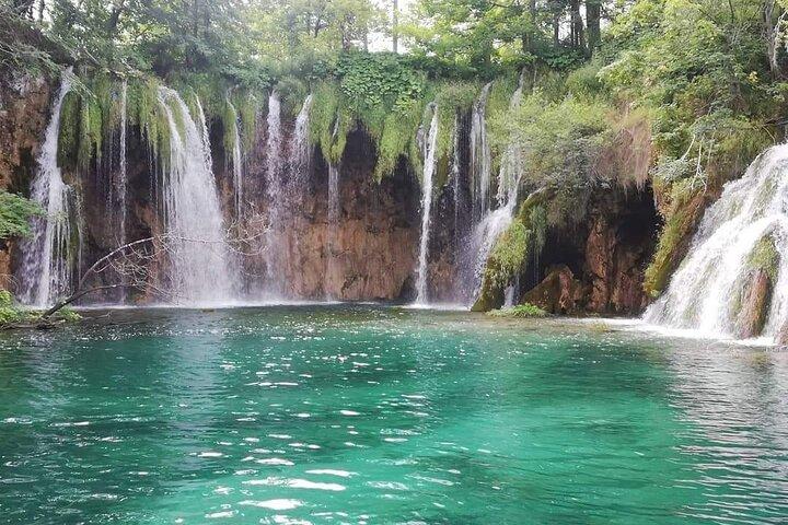 Tour privado desde Split: pernoctación en Plitvice NP y Zadar
