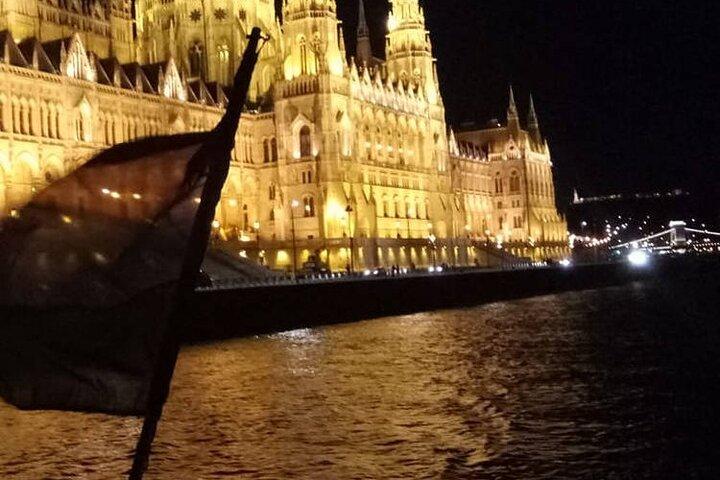 Budapest : 1 - Hour Highlights Cruise med velkomstdrink
