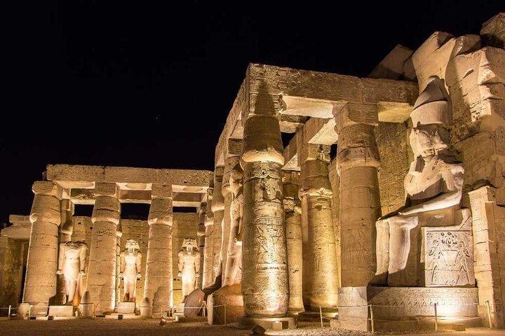 Passeio de 2 noites em Luxor, Aswan, Hot Air Balloon e Abu Simbel de avião saindo do Cairo, oferta